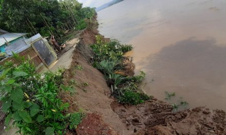 প্রমত্তা সোমেশ্বরী নদীর অপরূপ ভাঙ্গন দেখে ঈশ্বর সাজে বোবা-কালা !