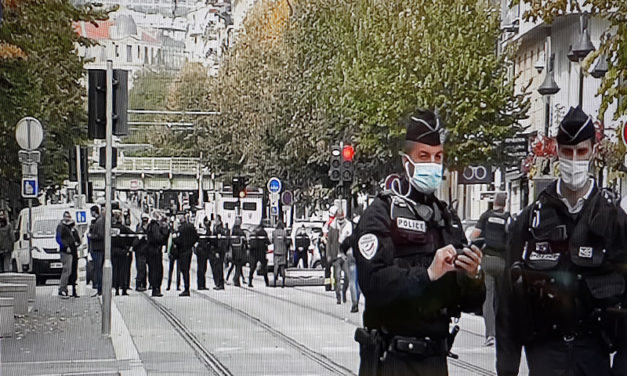 ফ্রান্সের নিস শহরের গীর্জায় শিরশ্ছেদ, এবং নারীসহ নিহত ৩